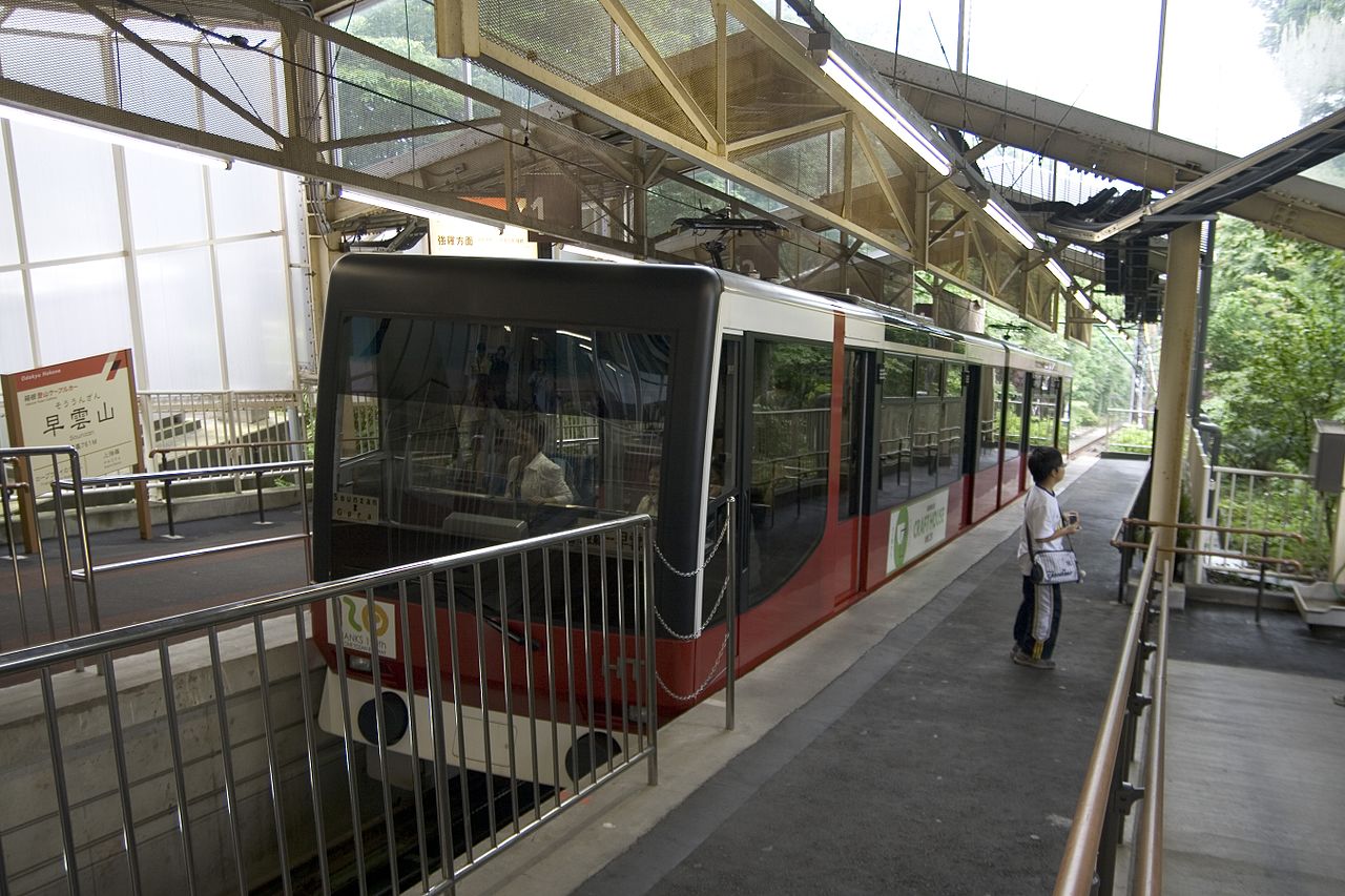 Hakone Tozan Cable Car ascending a steep track between Gora and Sounzan