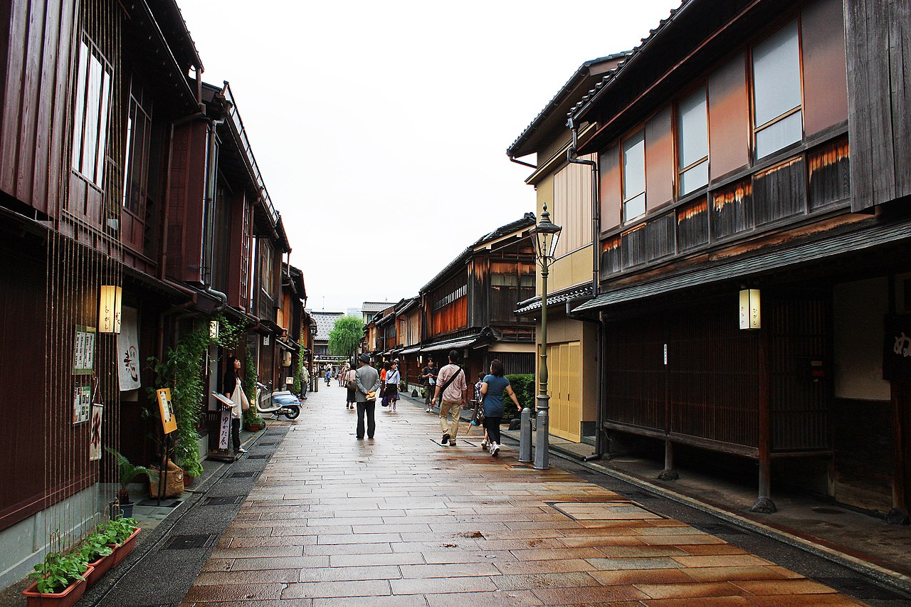 Higashi Chaya District Guide - Image 2