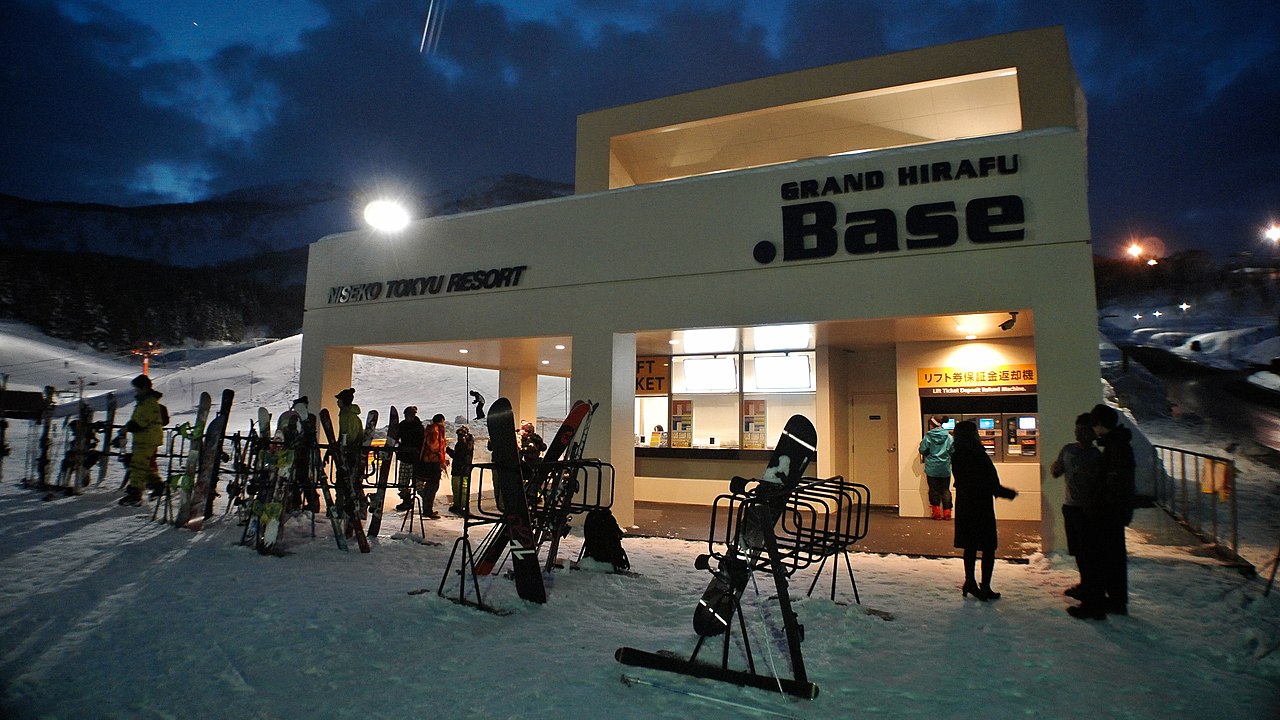 Skiers on the wide slopes of Niseko Grand Hirafu resort