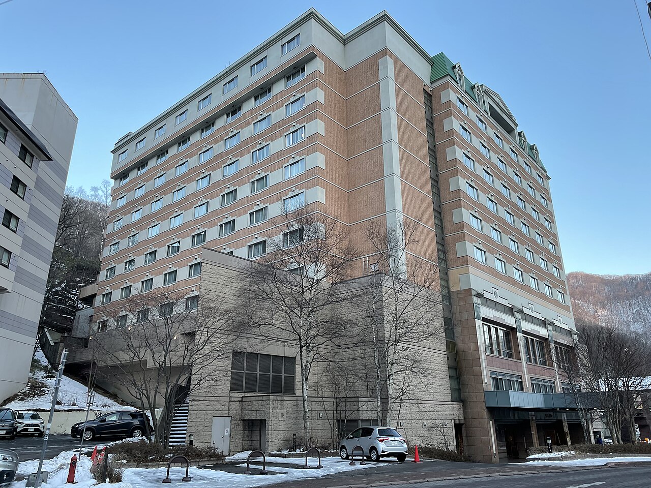 An inviting outdoor hot spring bath (rotenburo) at a Noboribetsu Onsen hotel