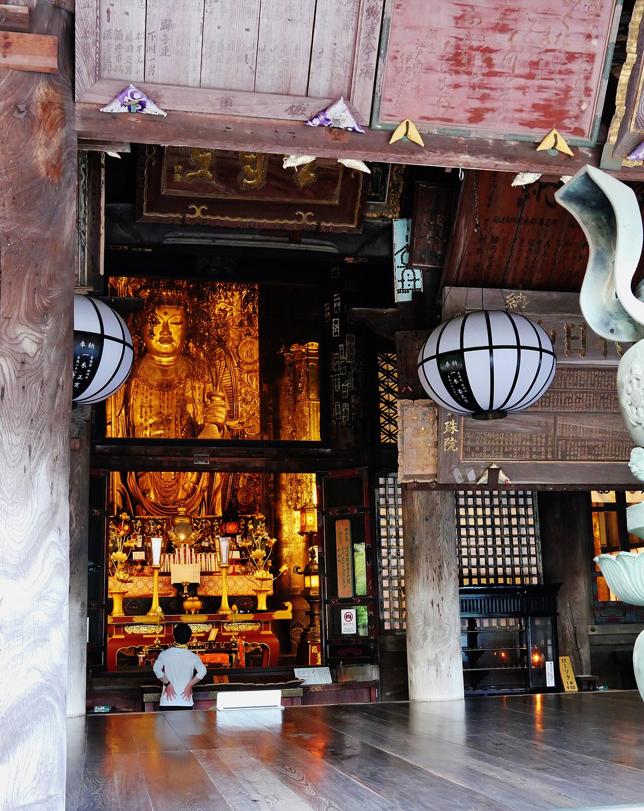 Exterior view of Kannon-do Hall at Hase-dera Temple