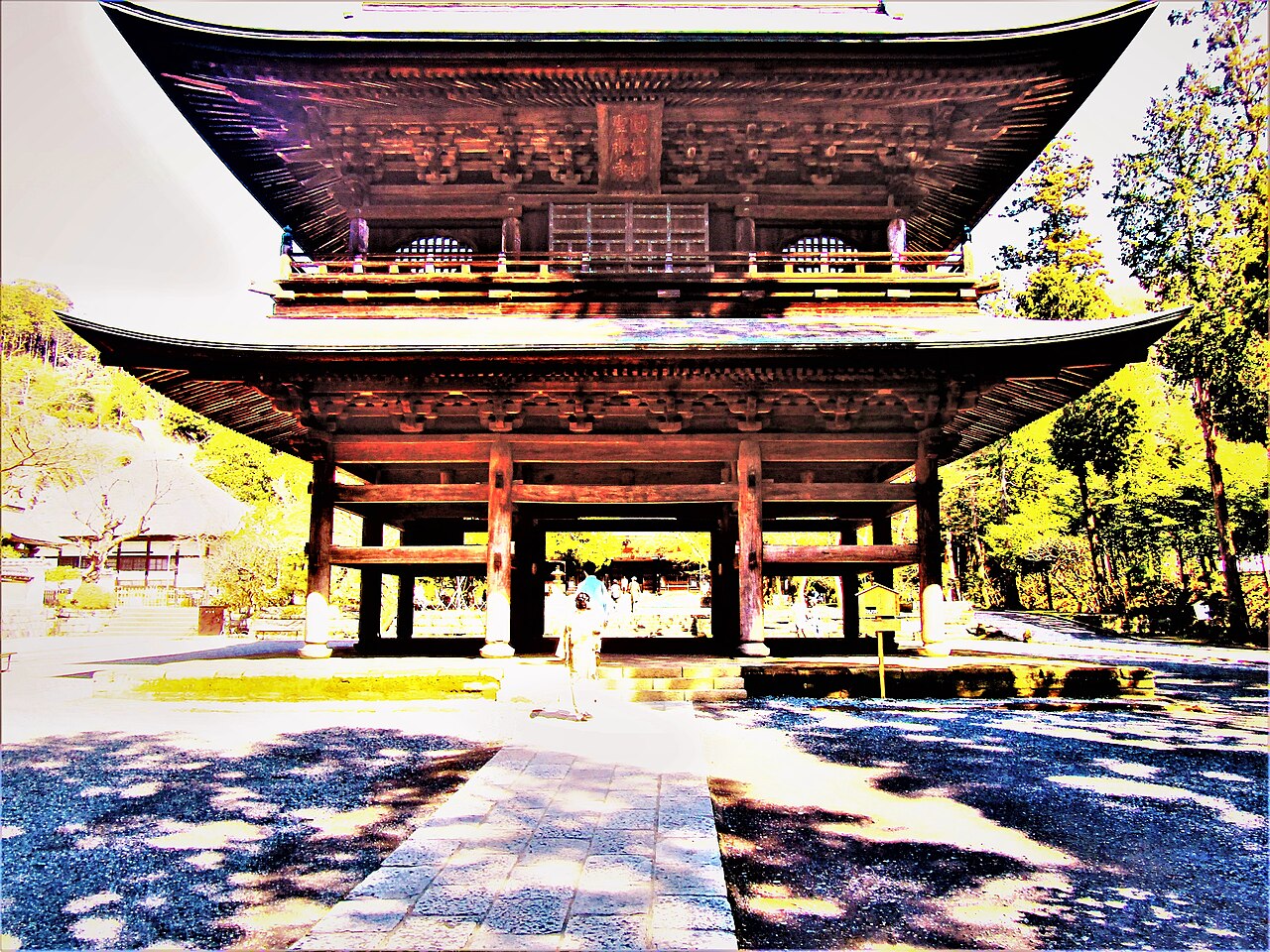 The impressive Sanmon main gate of Engaku-ji Temple in Kita-Kamakura