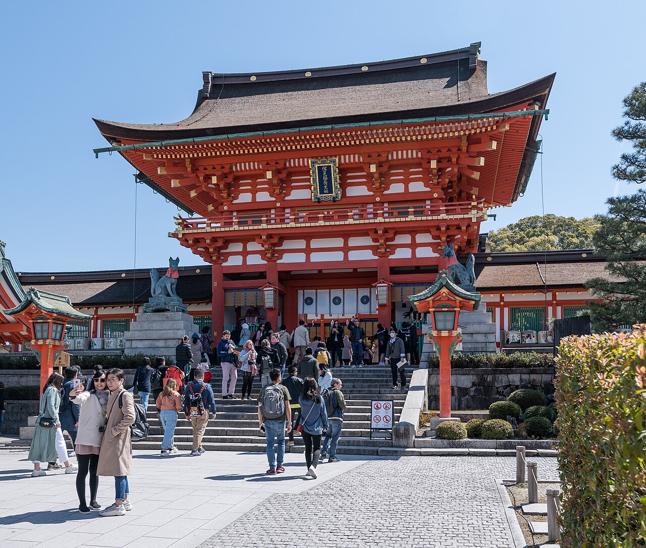 The grand Romon Gate at the entrance of Fushimi Inari Taisha Shrine