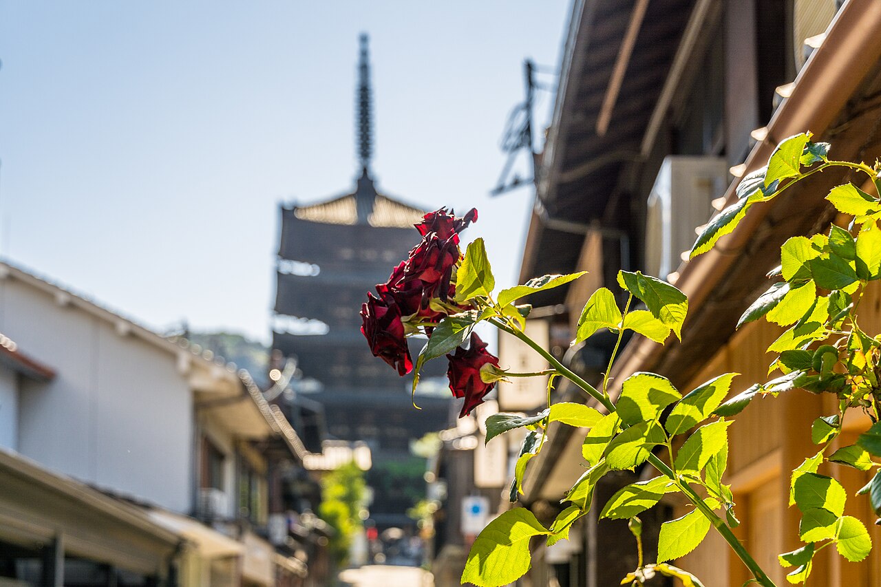 Traditional wooden houses and stone steps on Ninenzaka street leading to Kiyomizu-dera