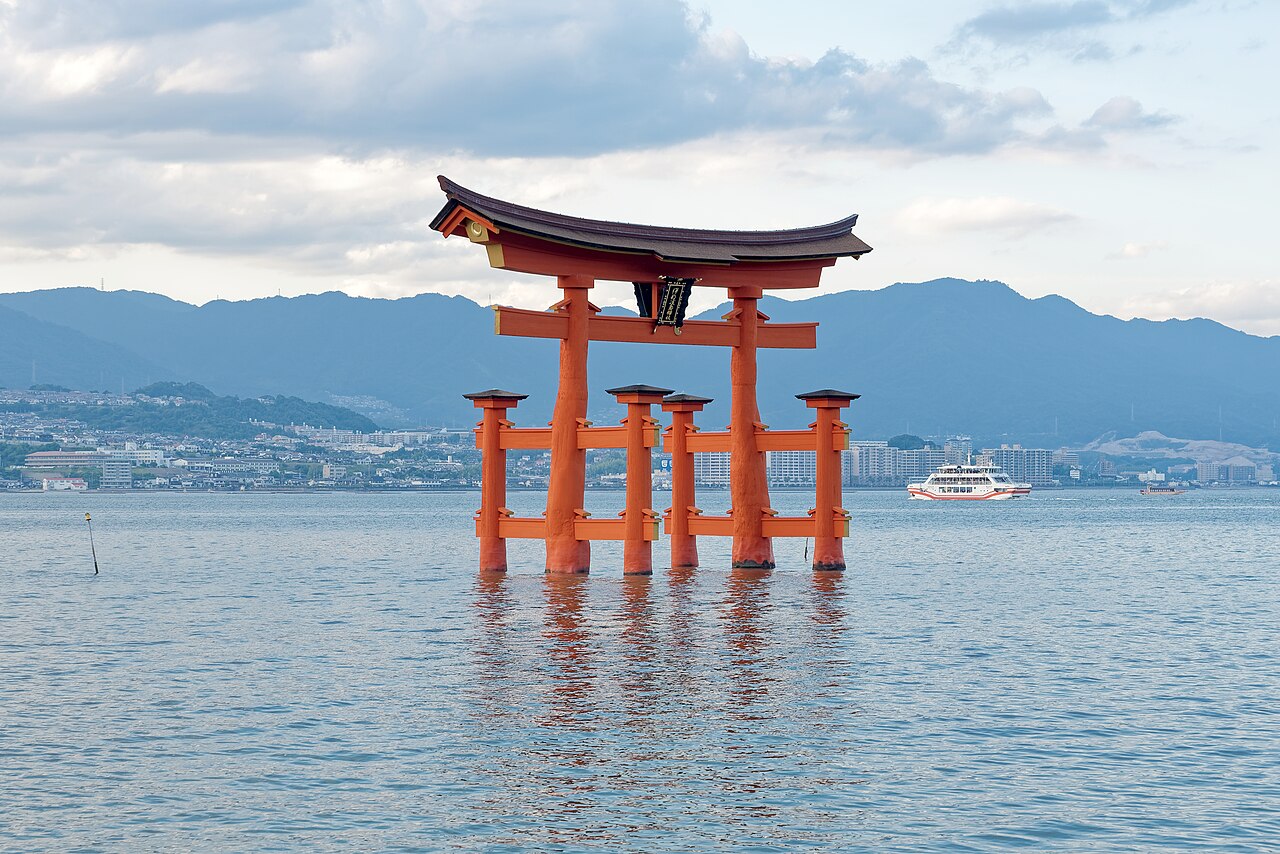 Miyajima Island Travel Guide - Image 1