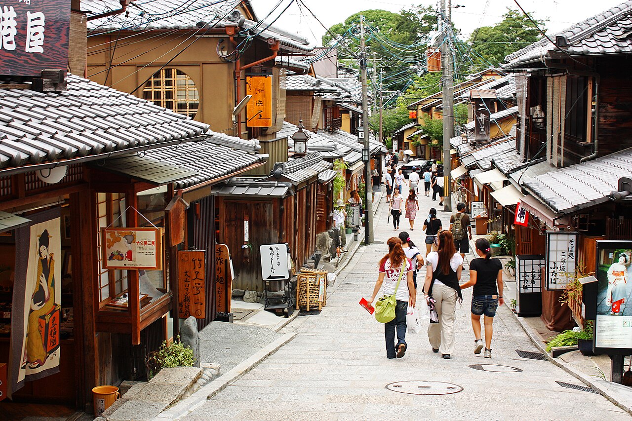 Traditional wooden houses and shops along Sannenzaka street leading to Kiyomizu-dera