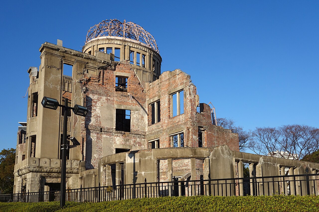 Hiroshima Peace Memorial Guide - Image 2