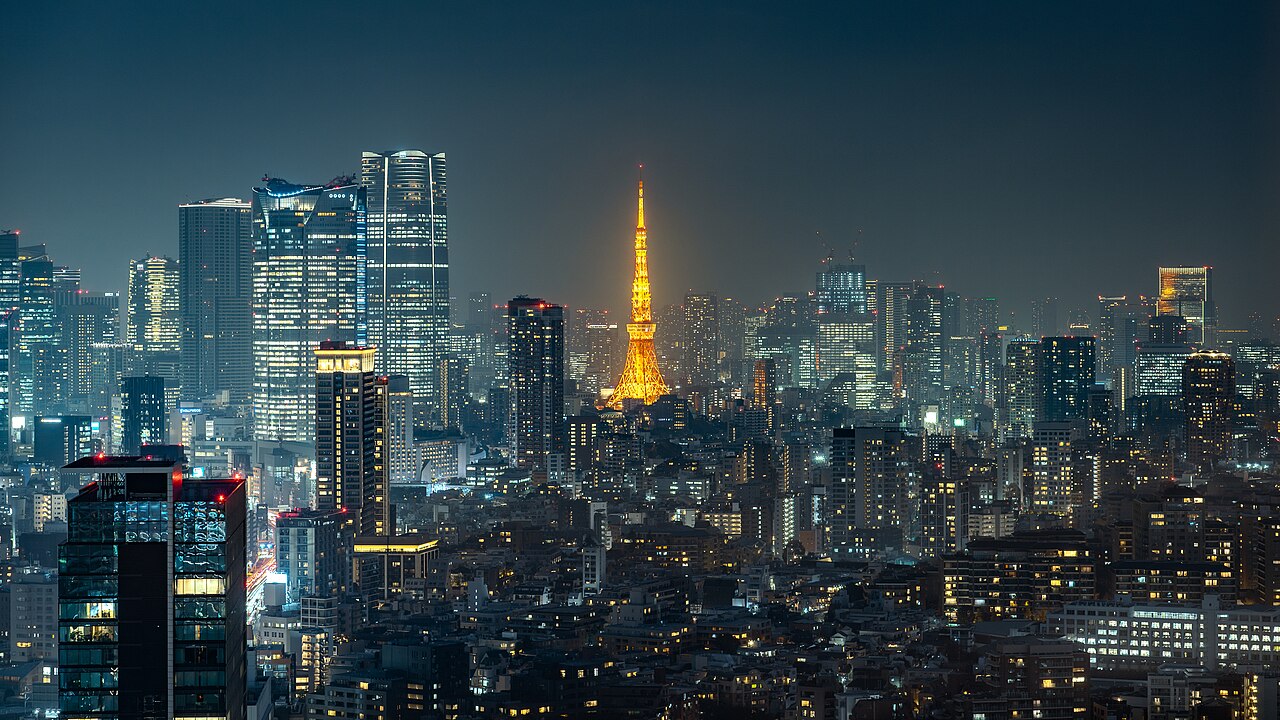 Panoramic view of Tokyo skyline at sunset with Tokyo Tower visible