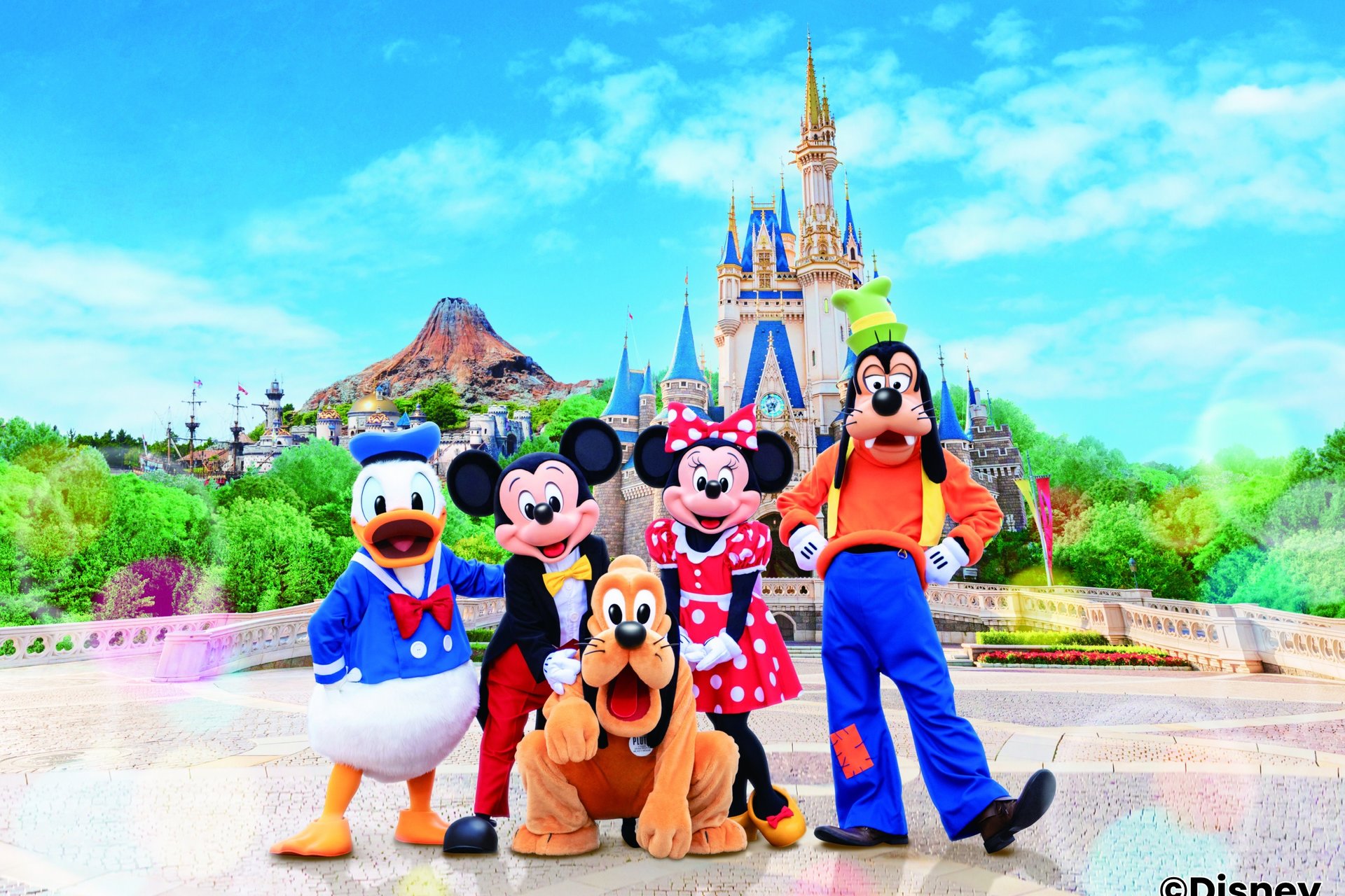 Characters in front of the castle at Tokyo Disney Resort