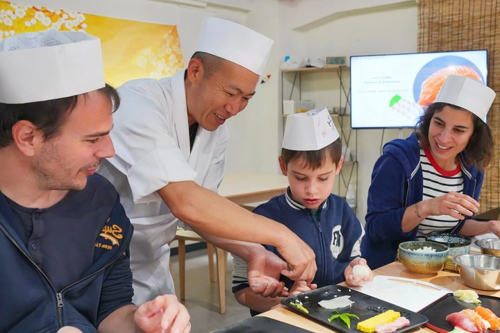 Sushi Making Class at Tsukiji with a Pro Chef